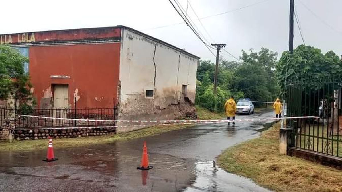 Una Antigua Casona Fue Cercada Por Peligro De Derrumbe