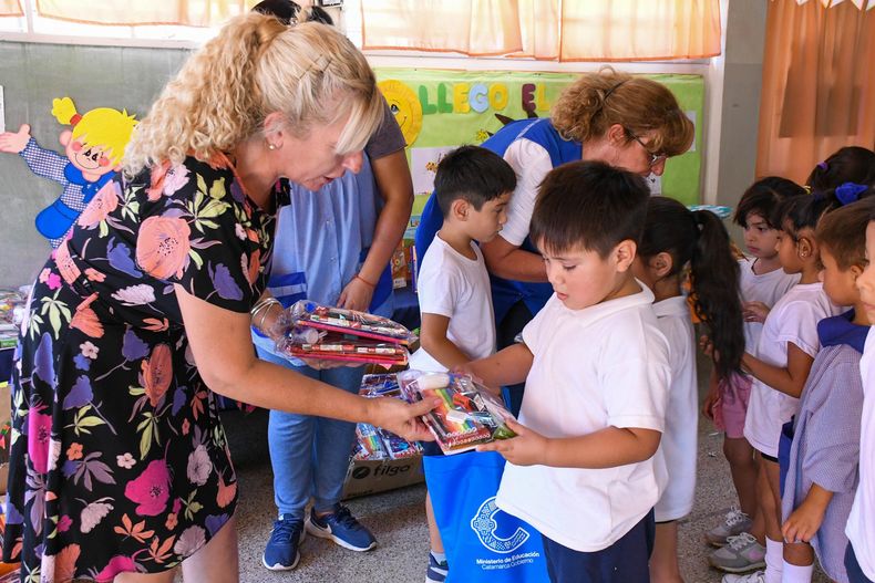 Educación continúa equipando a las instituciones educativas de nivel