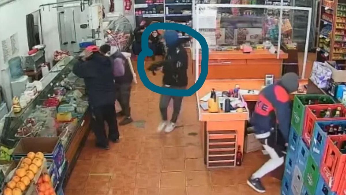 Golpe Comando Con Ametralladoras Asaltaron Un Supermercado Chino