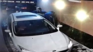 video: policia mato a dos delincuentes en una entradera
