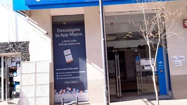 Un gerente de un banco fue a trabajar violando la cuarentena