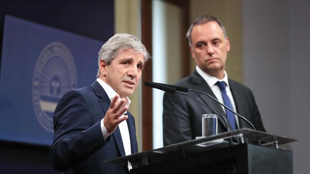 El ajuste. Firmado por Caputo y Adorni profundizó el recorte de fondos nacionales hacia las provincias.