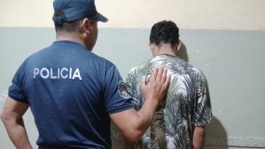 arrestaron a un violento arrebatador que golpeo a un joven para robarle