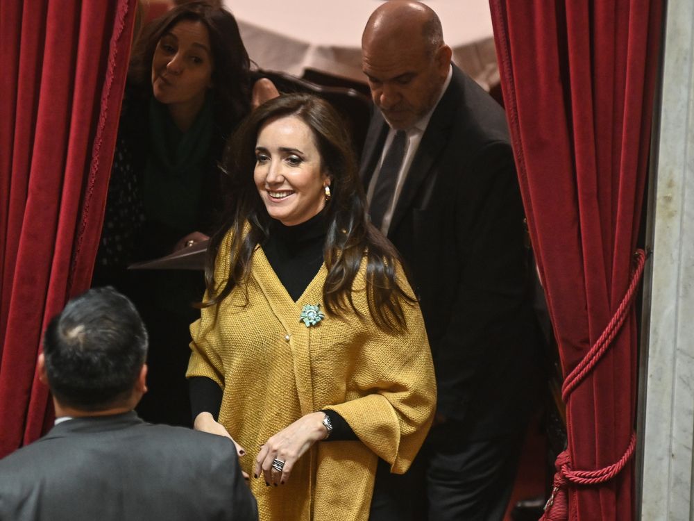 Catamarqueño. La vicepresidenta vistió una ruana realizada por la cooperativa arañitas hilanderas.
