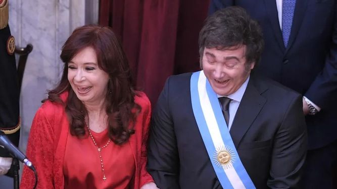 Detrás de la escena. Milei y Cristina Kirchner pelean en la superficie y negocian en el subsuelo.