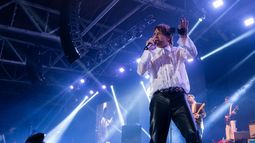 Turf copó y brilló a puro rock en la penúltima noche del Poncho