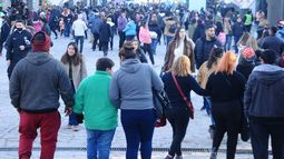El cantante hará el cierre en el escenario mayor. Además, habrá espectáculos en los diferentes salones.