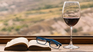 Antología Cósmica del Vino: abren la inscripción para poetas y narradores