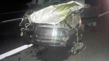 Chocó con un animal suelto, volcó e impactó con otro rodado