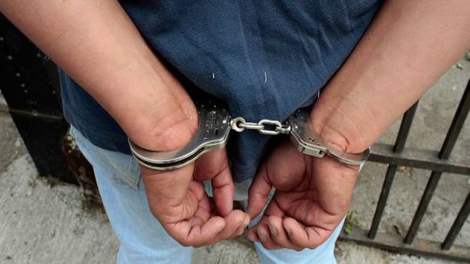Aprehendieron a un hombre que habría golpeado a su hija adolescente