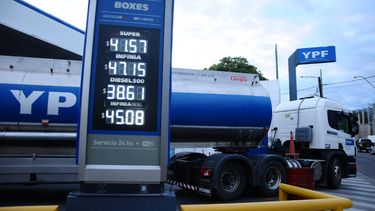 YPF bajó la nafta y subió el gasoil