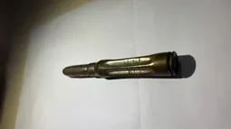 Una docente encontró un cartucho de fusil dentro de su campera en una escuela Una docente encontró un cartucho de fusil dentro de su campera en una escuela