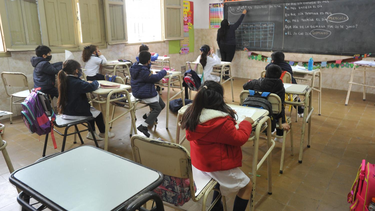 advierten que el presupuesto educativo nacional se redujo casi a la mitad en dos anos