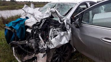 Tragedia en la ruta: murieron cinco personas en un choque frontal de autos 2