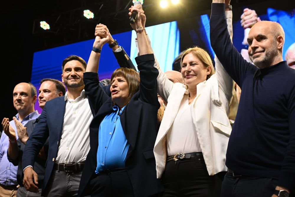 Festejos. Bullrich se mostró con el flamante gobernador de Santa Fe, Maximiliano Pullaro.&nbsp;