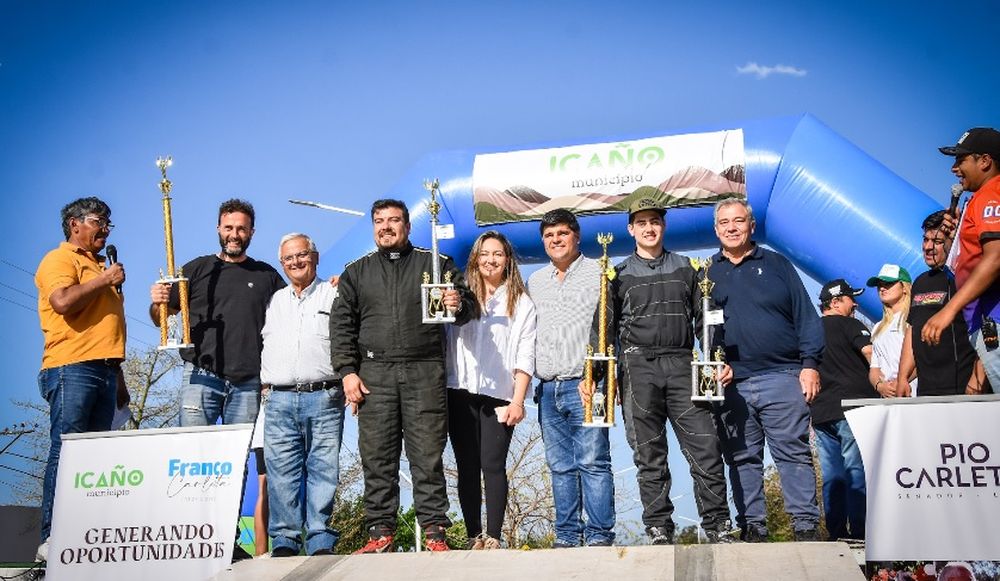 Los ganadores de la General. Nazareno y Tomada con sus trofeos