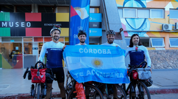 En bici al Mundial 2026: ciclistas cordobeses pasaron por Catamarca y siguen hacia EE.UU.