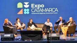 Autoridades de Catamarca y Atacama participaron del acto de cierre de la Expo. Autoridades de Catamarca y Atacama participaron del acto de cierre de la Expo.