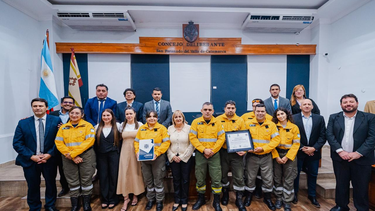 reconocieron a brigadistas catamarquenos que combatieron incendios en la patagonia