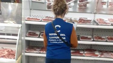 controlan el cumplimiento de precios cuidados en carnes y utiles escolares