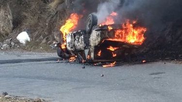 Grave accidente en El Portezuelo: volcó y se prendió fuego