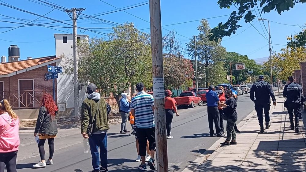 Manifestación frente a la guardia del Hospital San Juan Bautista