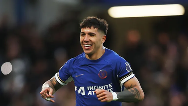 doblete de enzo fernandez en la victoria del chelsea