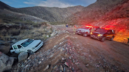 Vuelco en La Hoyada movilizó a bomberos y policías en la madrugada Vuelco en La Hoyada movilizó a bomberos y policías en la madrugada