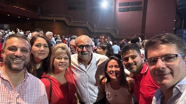 Comitiva. Dirigentes de Renovación y Cambio Radical en el acto que se realizó en el teatro Gran Rex.&nbsp;