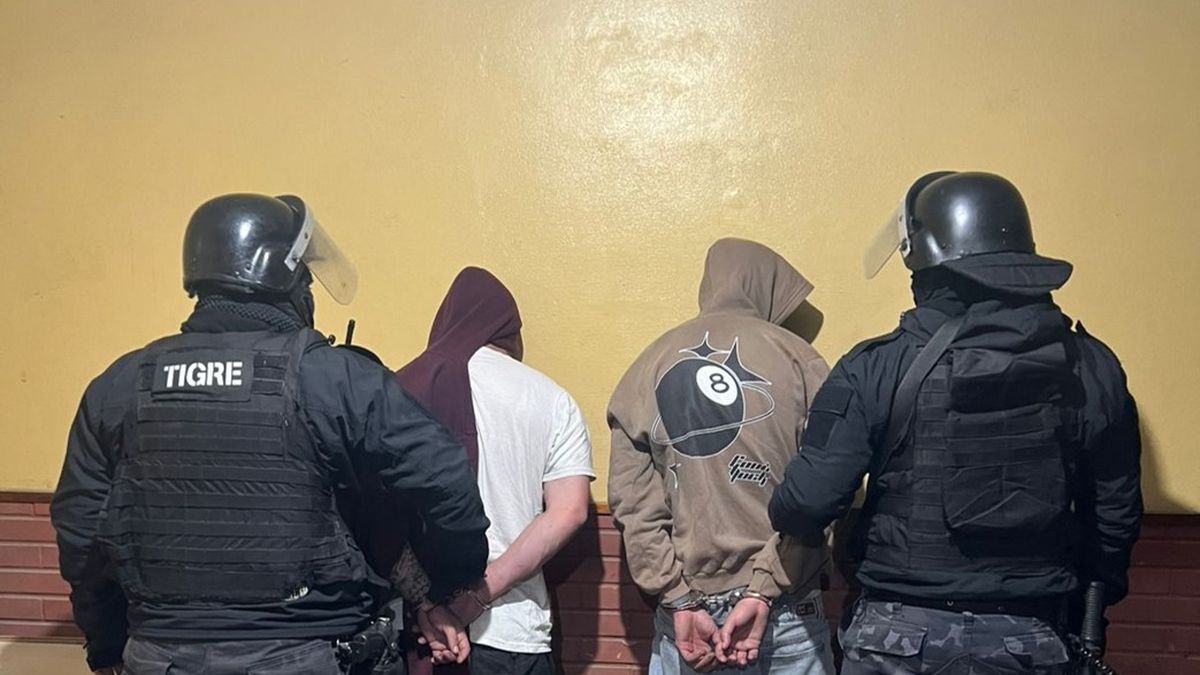 Dos hombres arrestados tras casi provocar una accidente vial en El Jumeal