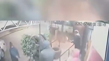 ataque en patota a una gomeria: dos imputados y un arma que no aparece