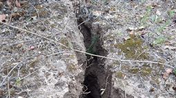 Geólogo evalúo las sorpresivas grietas en la quebrada de Aconquija