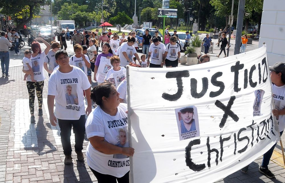 Acompañamiento. Familiares y amigos del cordobés Christian Cezar marcharon hacia fiscalía.