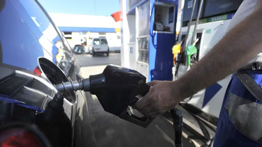 por los aumentos en los precios, la venta de combustibles tuvo una abrupta caida en noviembre