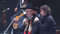 Javier Milei cantó Amor Salvaje con el Chaqueño Palavecino Javier Milei cantó Amor Salvaje con el Chaqueño Palavecino