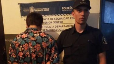 un joven le arranco el dedo de un mordiscon a un vecino durante una pelea