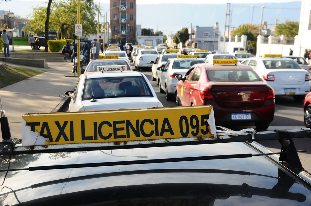 Representantes de taxis y remises exigen el tercer incremento en lo que va del año