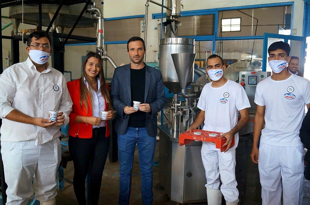 El ministro Álvarez participó de la reinauguración de tradicional empresa láctea.jpg