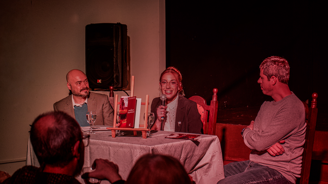 De Solsticios y Equinoccios: Julia Tiraboschi presentó su primer poemario