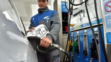 el gobierno volvio a postergar la suba del impuesto a los combustibles