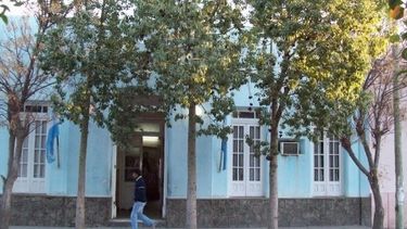 Sus hijos se pelearon en la escuela y se trenzaron a golpes de puño