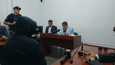 El policía denunciado por abuso sexual seguirá detenido