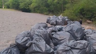 Vecinos limpiaron más de 10 kilómetros del Río El Tala Vecinos limpiaron más de 10 kilómetros del Río El Tala