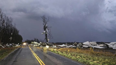 temporal fatal en los estados unidos: tornados e incendios provocan al menos 17 muertos