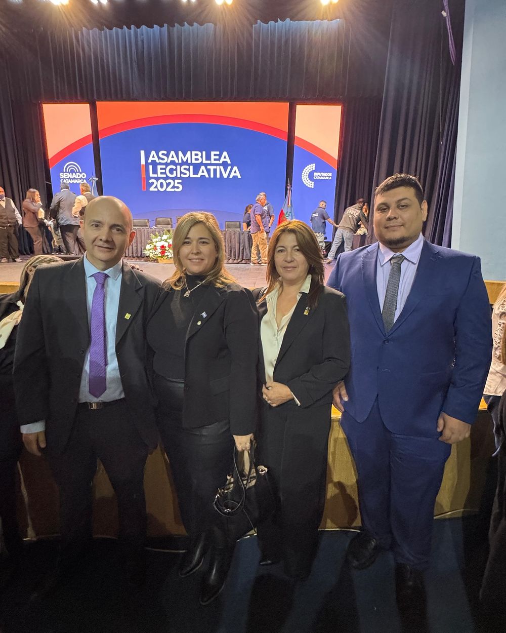 Pañuelo celeste. Los diputados de La Libertad Avanza, en sintonía con el planteo de Francisco Monti.