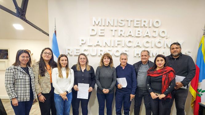 Paritaria relámpago. Los gremios estatales reconocidos y el gobierno acordaron en solo cuatro horas.