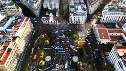 Marcha Federal. La postal se replicó en todo el país, con cánticos contra Milei y Adorni. Marcha Federal. La postal se replicó en todo el país, con cánticos contra Milei y Adorni.
