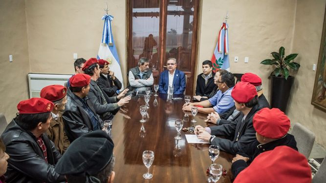 Jalil con los Veteranos de Malvinas.&nbsp;