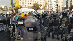 Nuevos incidentes en la marcha de jubilados frente al Congreso