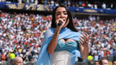 maria becerra emociono cantando el himno nacional argentino en la final de la copa del mundo